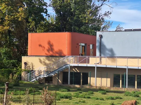 Nástavba nové učebny – detail fasády